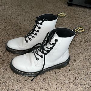 Dr martens lace up boots size 7 white